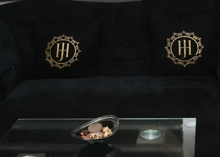 James Court Hotel & Luxury Apartments