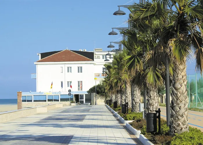 Hotel Strand Marina Di Montenero