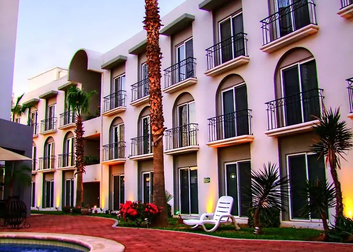 Seven Crown Express & Suites By Kavia