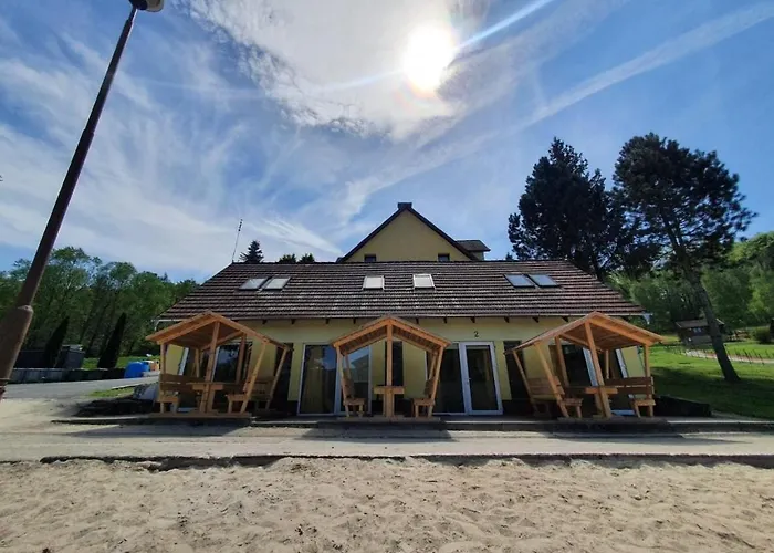 Zloty Potok Resort Oferta Lato 2026 Domki Nad Jeziorem Zlotnickim Prywatna Plaza Camping Pokoje Tuz Przy Lesie Oraz Restauracja
