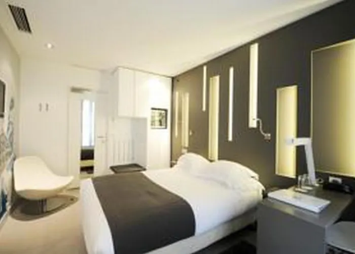 Hotel Arc De Triomphe Etoile París