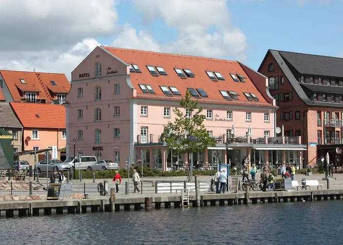 Hotel Am Yachthafen Waren 
