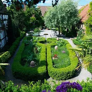 Gardens & Apotekarns
