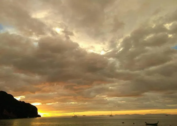 Phi Phi Sunset Bay