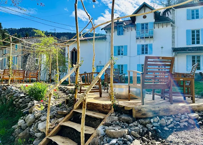 Les Contes Bed and Breakfast Fougax-et-Barrineuf