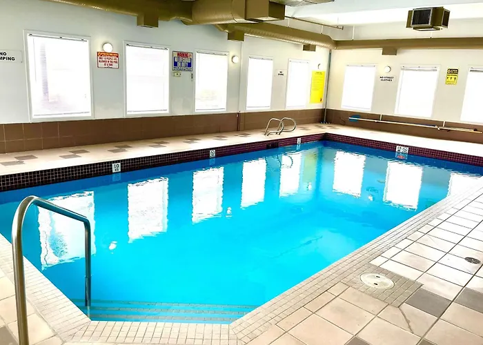 Super 8 By Wyndham -Free Breakfast, Wifi, Parking