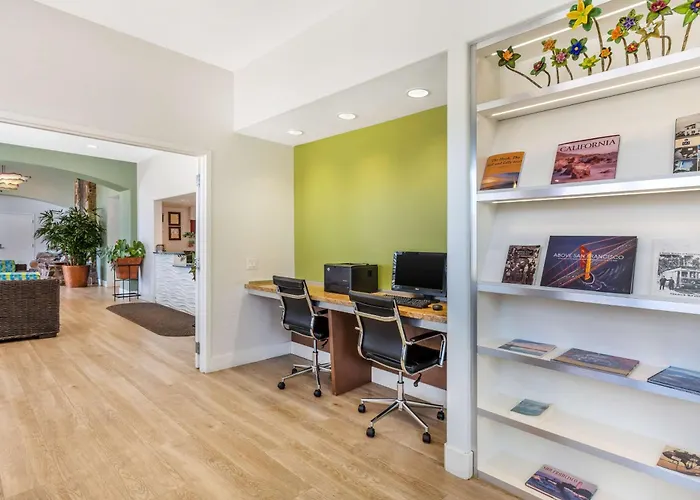 Best Western Plus Capitola By-The-Sea Inn & Suites