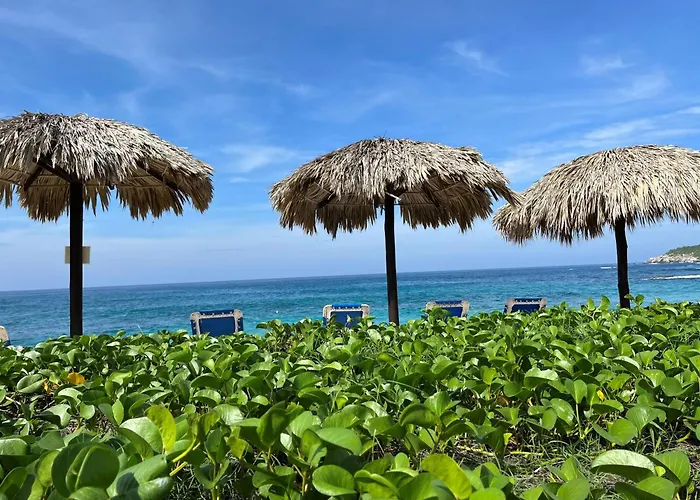 Manta Raya Hotel - Right On The Beach Cuatunalco