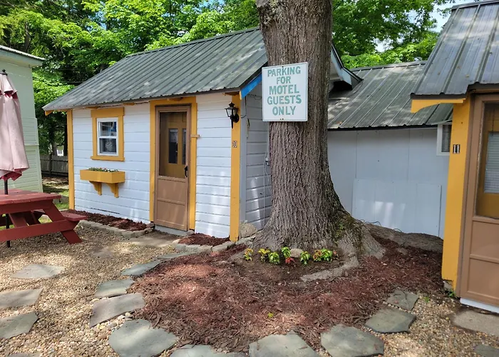 Weirs Beach Motel & Cottages