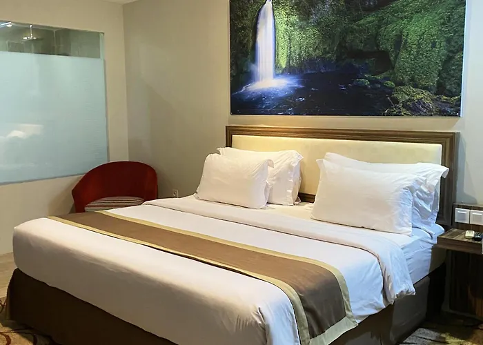 Travellers Hotel Phinisi Makassar