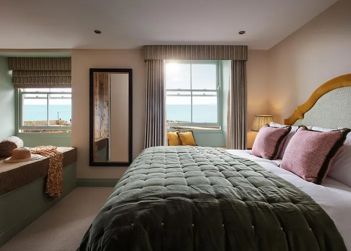 Pier House Hotel Charlestown 