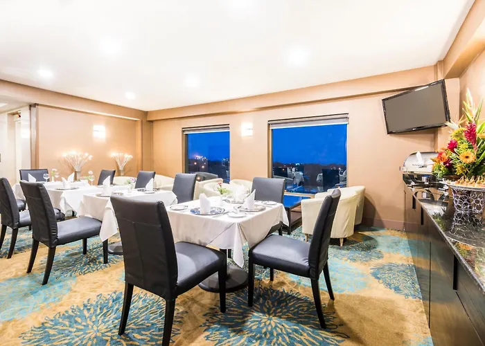 Holiday Inn Convention Center By Ihg