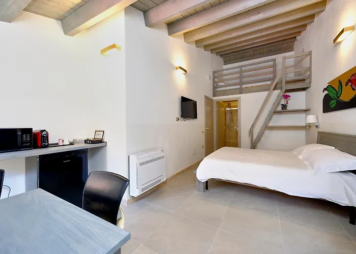 Zenith Rooms