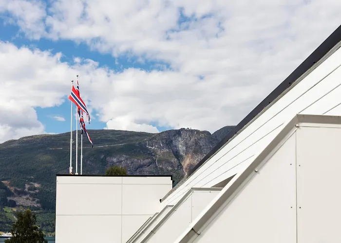 Olden Fjordhotel