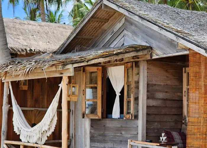 Castaway Beach Bungalows Srithanu