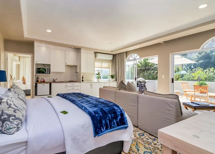 Hermanus Beachfront Lodge