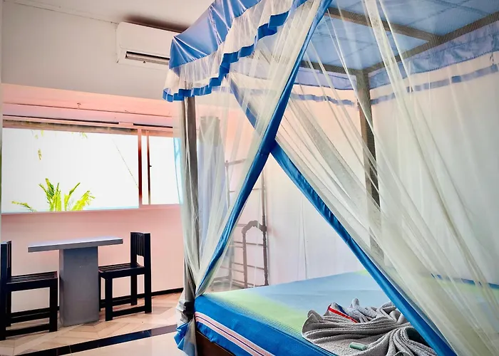 Rainbow Beach Hotel