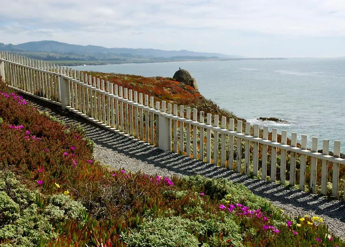 Hi Pigeon Point Lighthouse Hostel