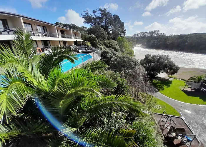 Waterfalls Estate - Motel & Campground