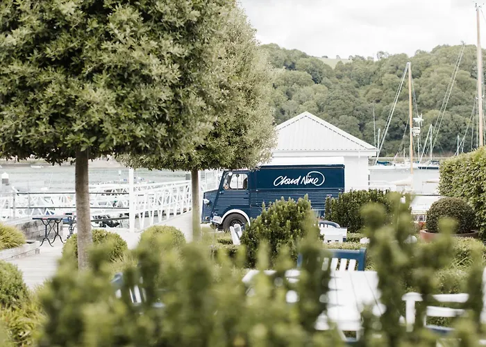 Dart Marina Hotel
