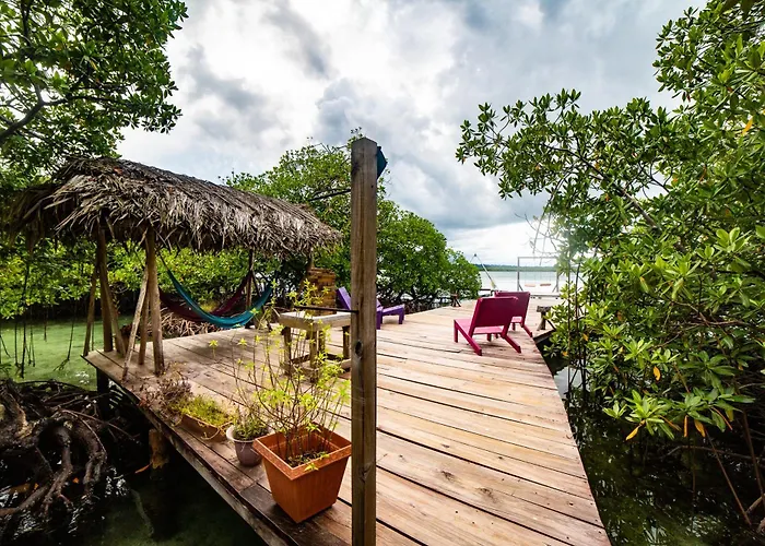 Urraca Monkey Island Eco Resort (Adults Only)