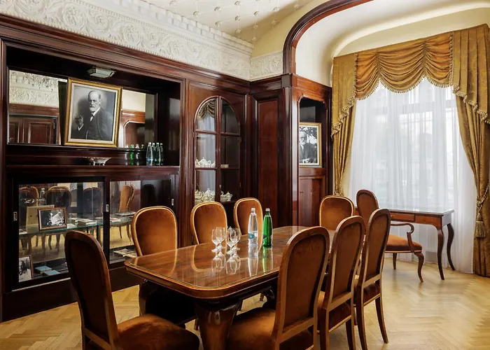 Carlsbad Plaza Medical Spa & Wellness Hotel Karlsbad
