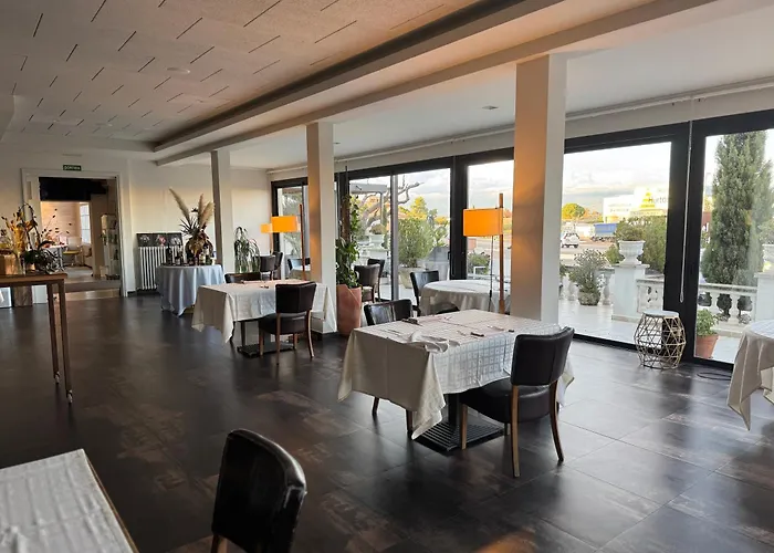 Hotel & Restaurant Figueres Parc Los Hostalets de Llers
