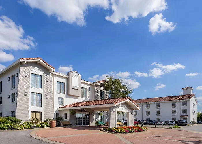 La Quinta Inn By Wyndham Pittsburgh Airport