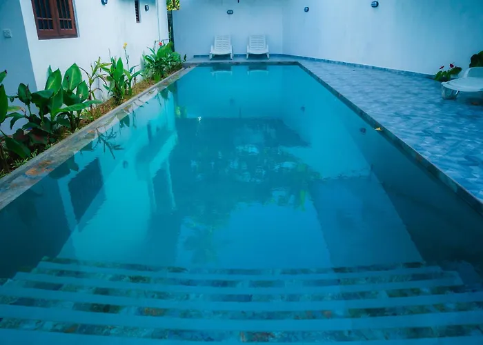 Aliya Aliya Hikkaduwa