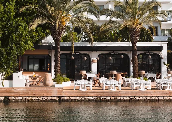 Yacht Classic Hotel - Boutique Class