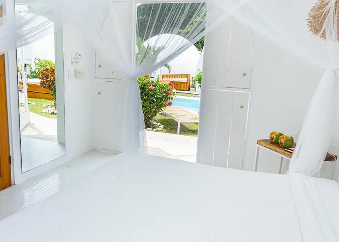 Igloo Beach Lodge