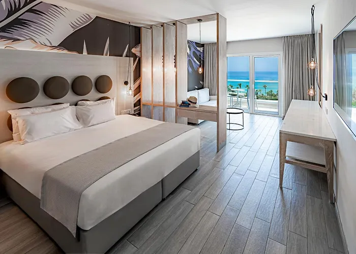 Vangelis Hotel&Suites Protaras