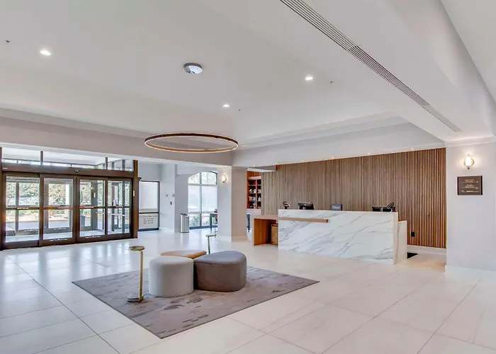 Embassy Suites By Hilton East