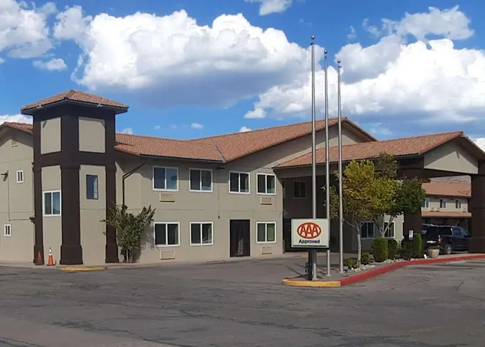 Quality Inn & Suites Grants - I-40
