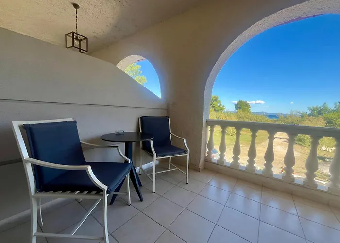 The Beach House - Apartments & Studios (Adults Only)