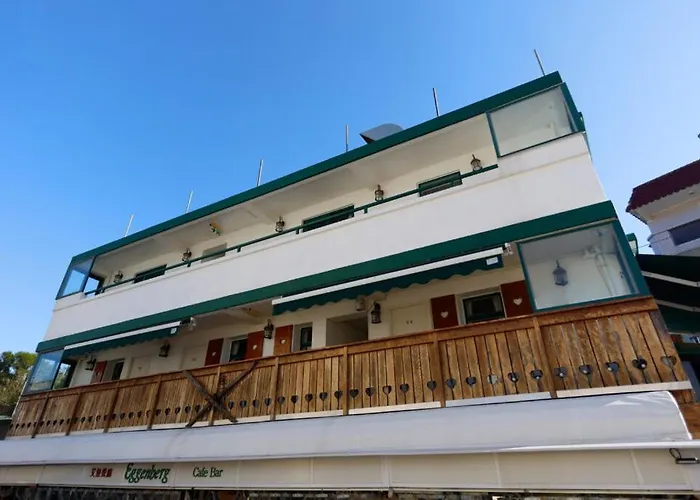 B & B Cheung Chau
