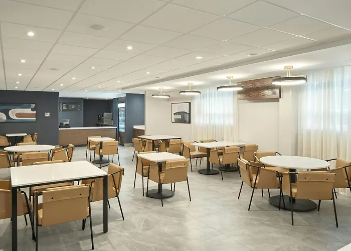Courtyard By Marriott Regina Downtown