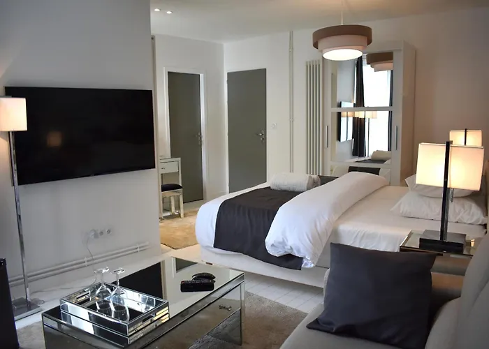 Villa Castel Chambres D'Hotes B&B