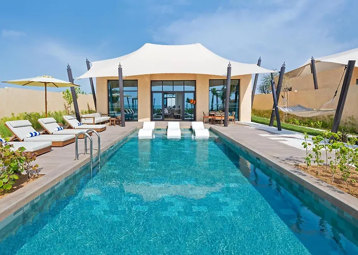 Bab Al Nojoum Hudayriyat Villas