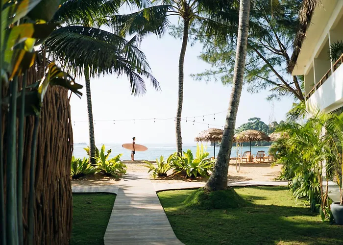 Blue Waves Surf House - Beach Hotel Ahangama