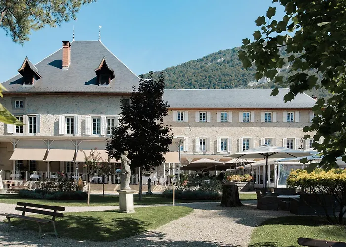 Chateau Des Comtes De Challes