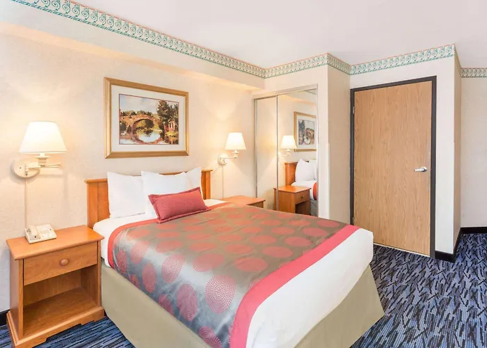 Ramada By Wyndham Kent Seattle Area