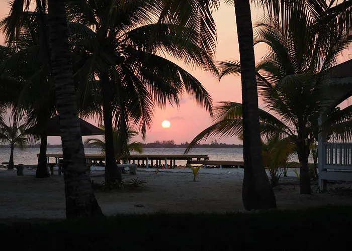 Sea Eye Hotel - Tropical Building