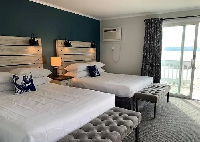 Smuggler'S Cove Inn