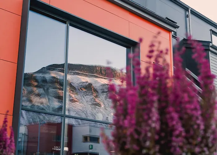 Svalbard Hotell | Polfareren Longyearbyen