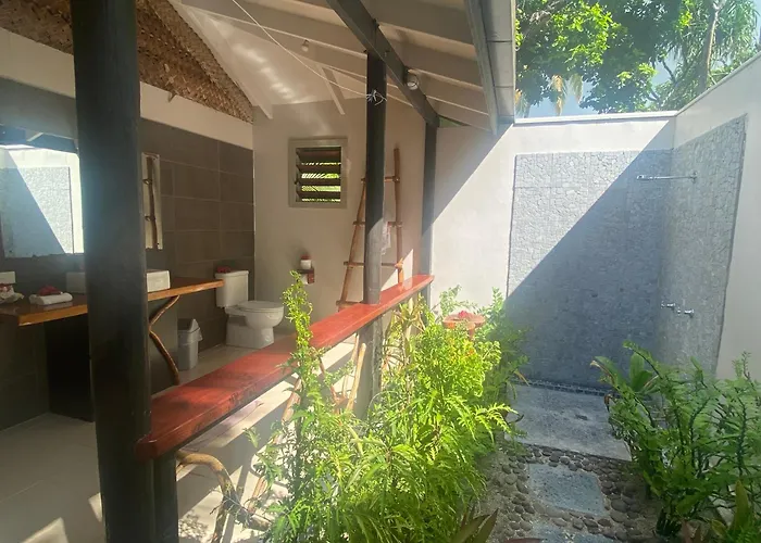 Coconut Beach Resort Tavewa Island