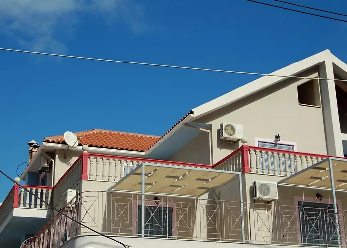 Alkyoni Apartments & Studios
