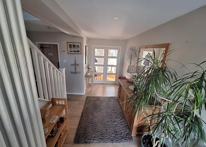 By The Sea, Home From Home Sleeps 6