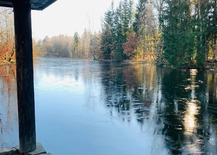 Waldhof zu Grillenburg im Tharandter Wald am See