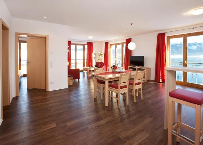 Seehotel und Appartements Schnöller Rieden